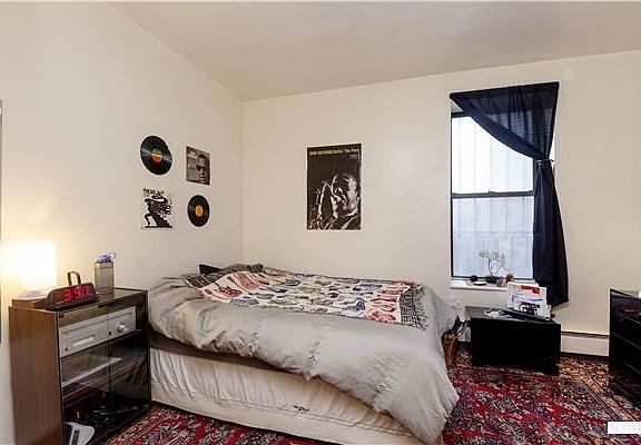 2nd image of 150 Lefferts Ave