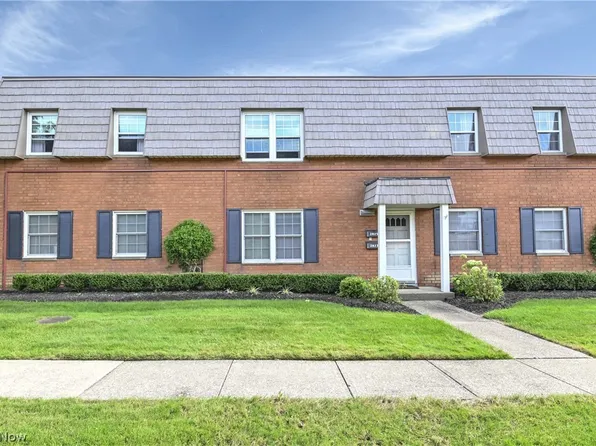 2823 Pease Dr #D413, Rocky River, OH 44116