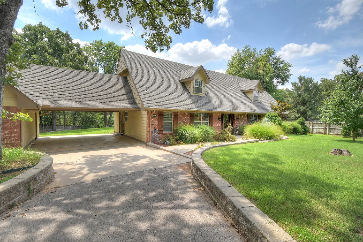 3 bed, 2296 sqft, $2,500 — Photo 3