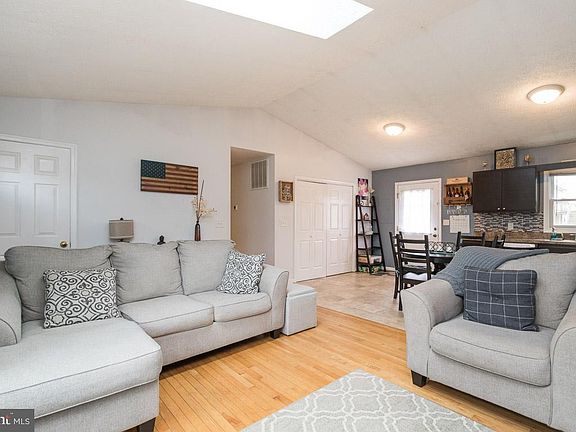 5th image of 10885 Blake Ln