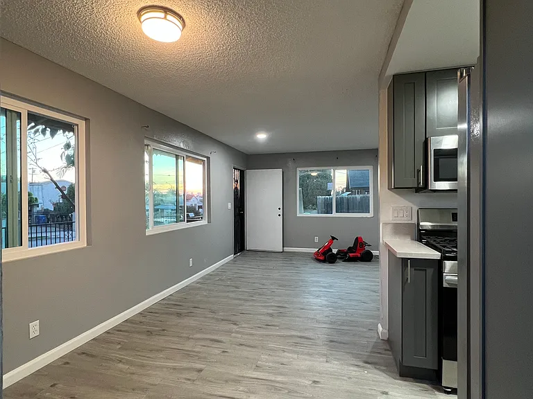 3219 Winter St — Photo 3