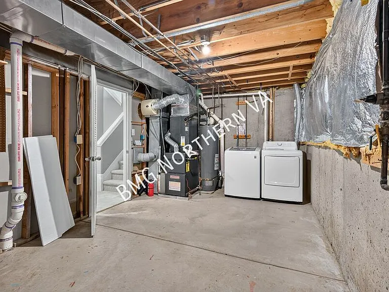 43790 Laburnum Sq — Photo 35