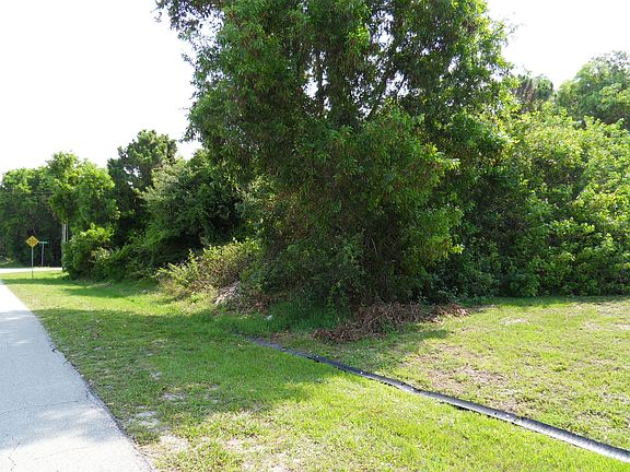 4th image of 2979 SW Boxwood Cir