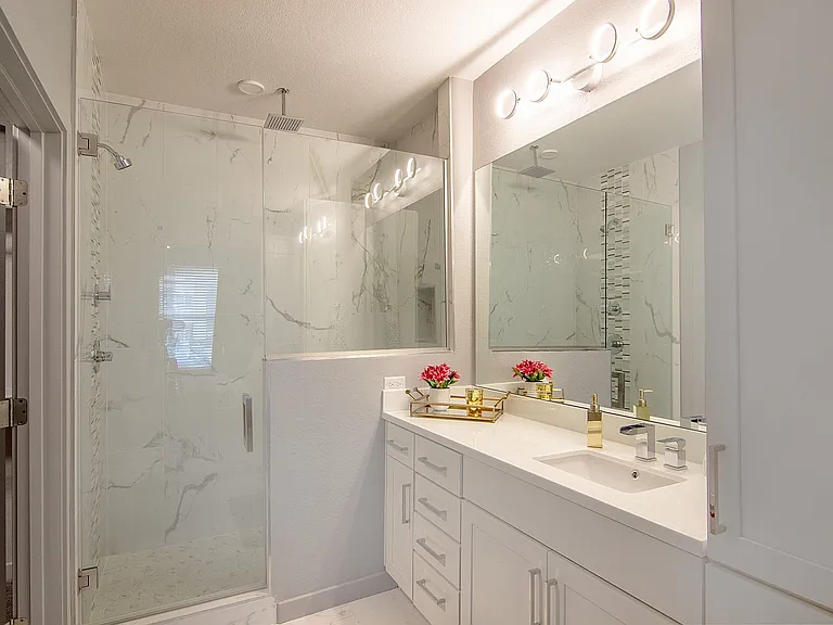 The Pointe North Hills — Photo 40
