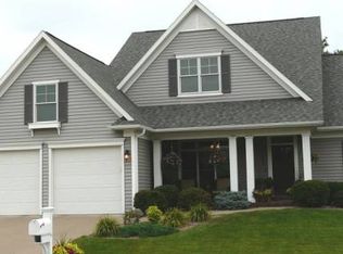 1009 Oak Timber Dr, Onalaska, WI 54650