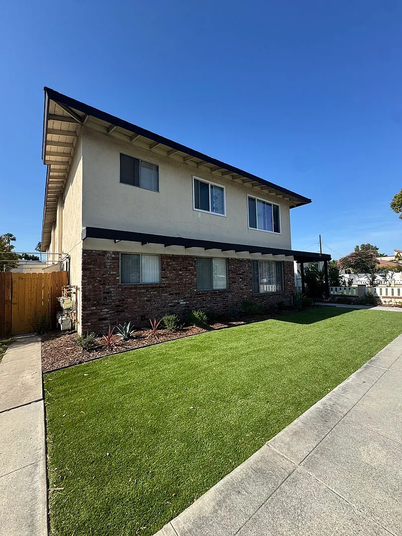 1107 W. Broadway — Photo 1