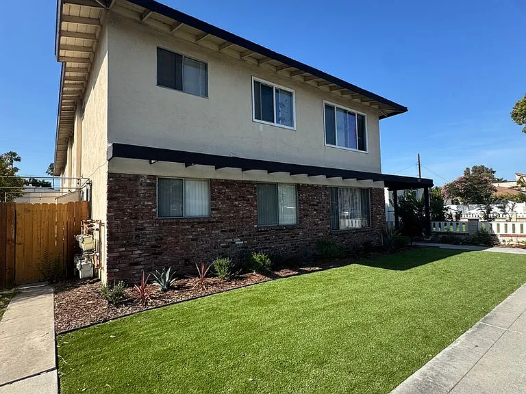 1107 W Broadway — Photo 1