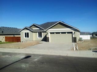 713 6th Ave NE, Ephrata, WA 98823