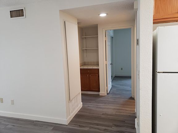 4th image of 605 N Ditmar St APT A