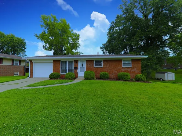 1224 Express Dr, Belleville, IL 62223