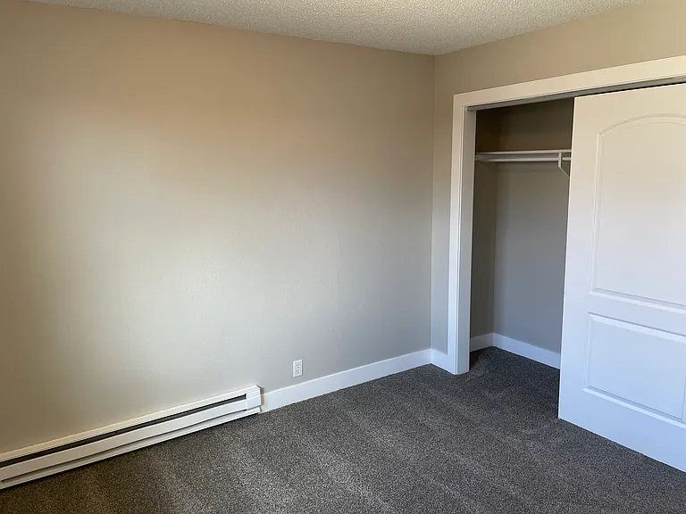 425 S Utica St — Photo 14