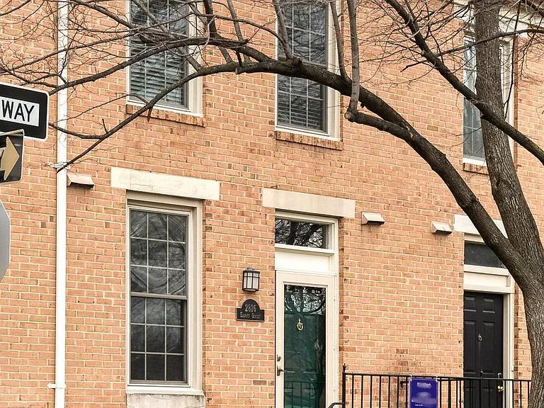 2816 Elliott St — Photo 4
