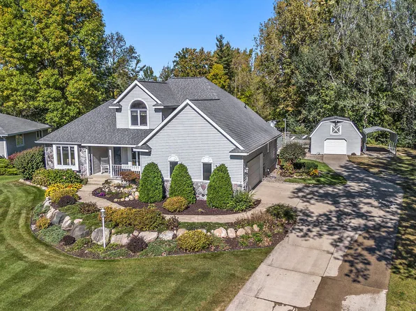 625 Grand Woods Ct NE, Grand Rapids, MI 49525