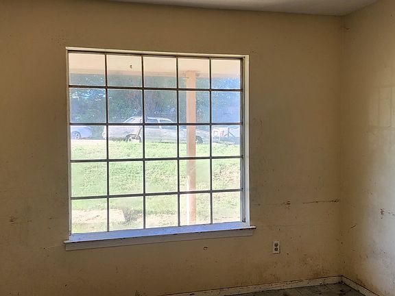 2nd image of 829 Brandywine Blvd