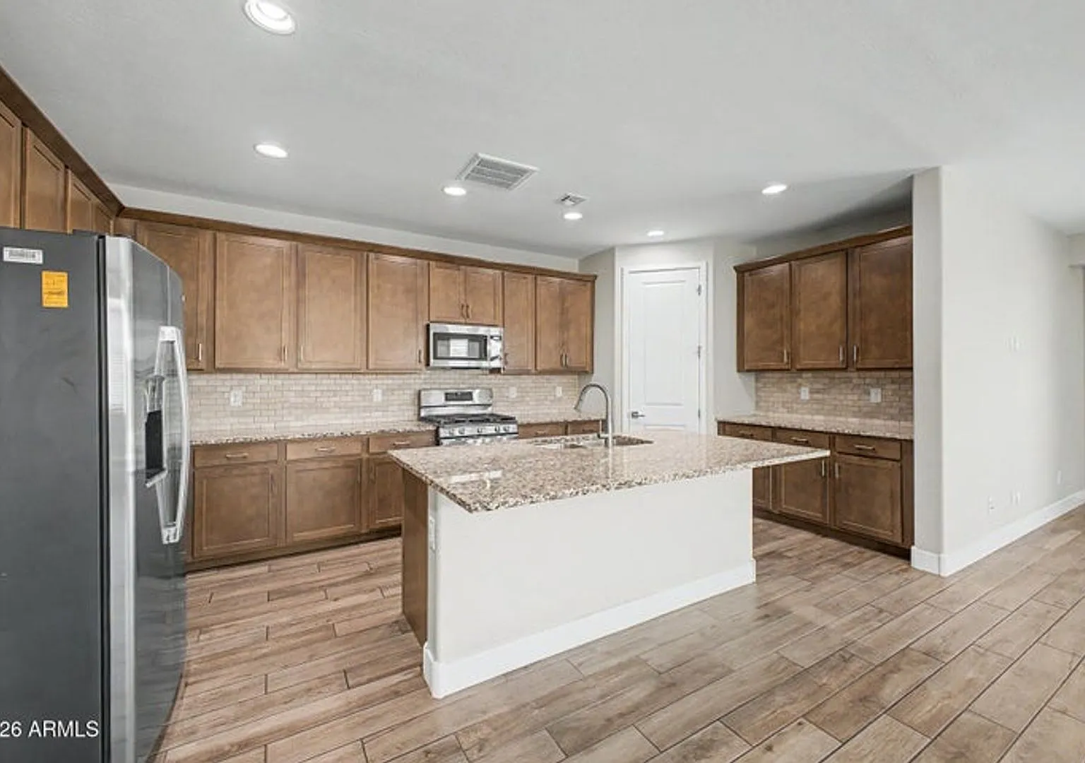 Gorgeous 5 bed/3 bath home in the sought-after Eastmark subdivision in Mesa — Photo 4