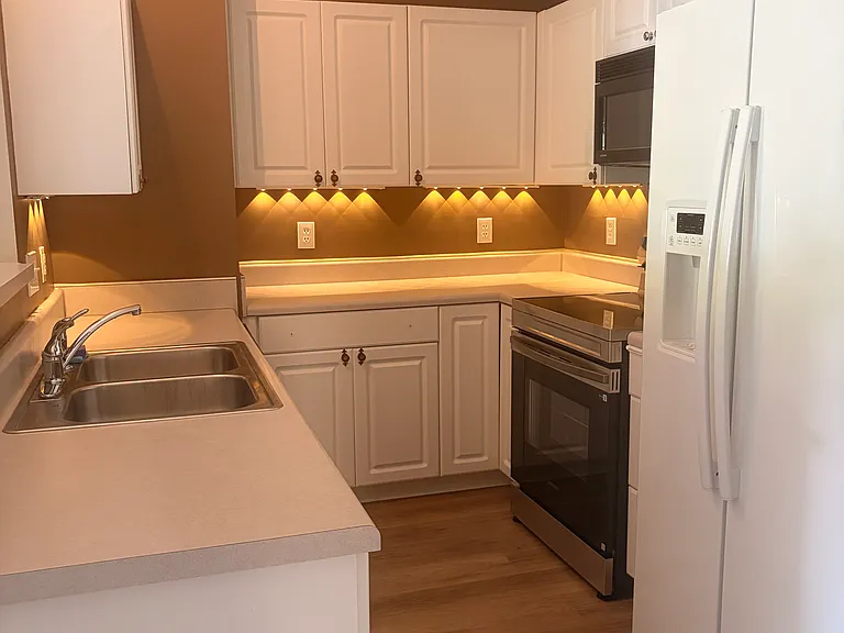 631 Mill Pond Ct — Photo 10