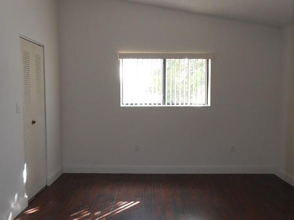 3rd image of 250 Palm Cir W APT 303