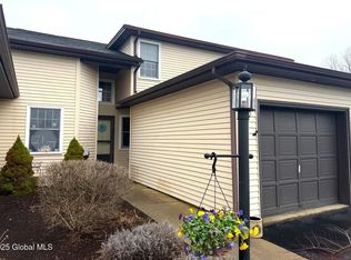 40 Baybridge Dr, Queensbury, NY 12804