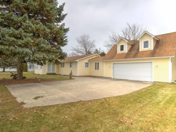 6416 Shady Ln, Deckerville, MI 48427