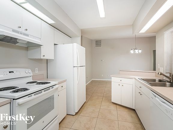 5th image of 4913 SW 17th Ave
