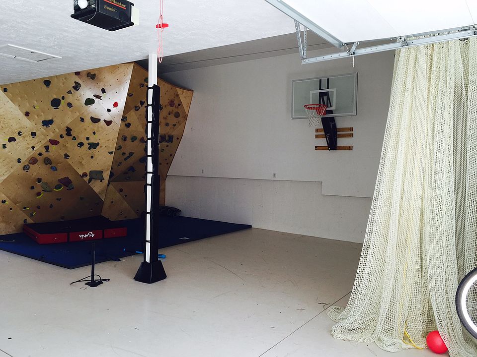 Garage/Indoor Sports Court