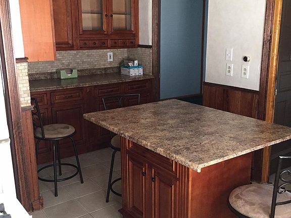 4th image of 136 Edson St #2