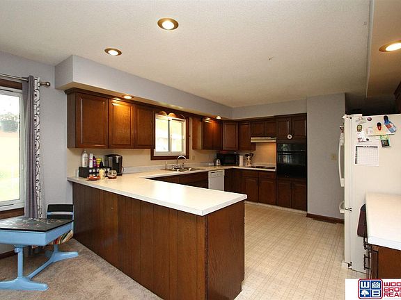 5th image of 7640 Lexington Ave
