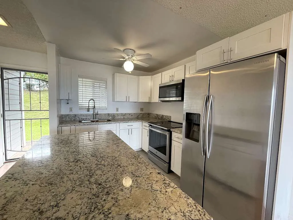2 bed, 760 sqft, $2,500 — Photo 3