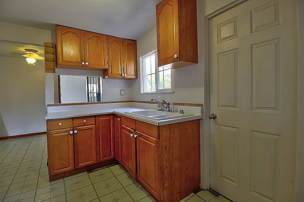 3116 E Hills Dr photo 1