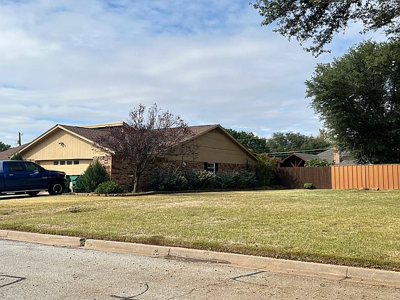 2nd image of 906 Mohawk Dr