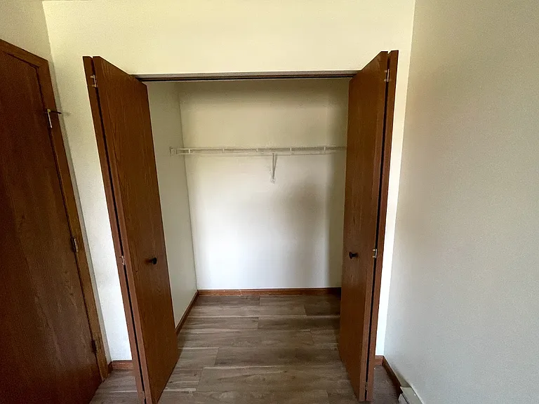 Kemper Manor Apartments — Photo 15