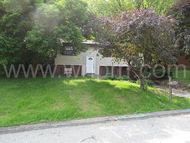 122 Carousel Dr photo 1