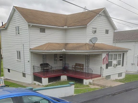 2nd image of 413 New St #1