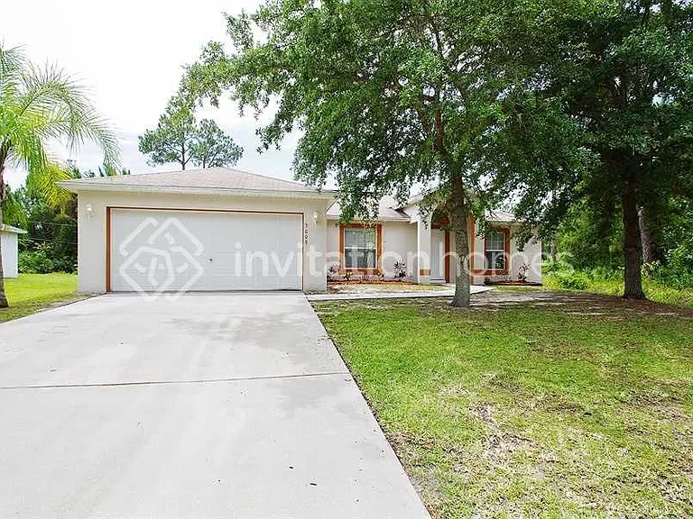 3009 Tropical Cir SE — Photo 1