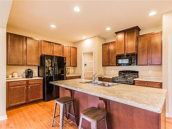 4th image of 401 Tuscany Ln