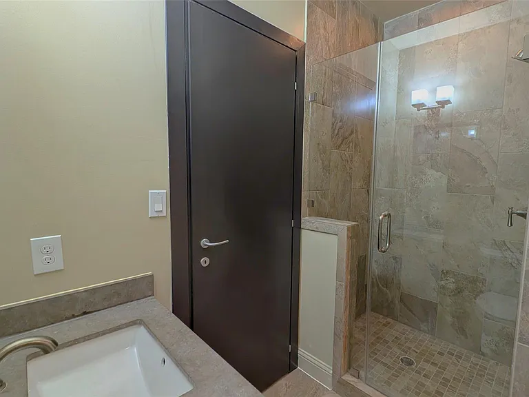 1844 Colquitt St — Photo 37