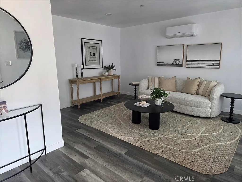 3 bed, 2.5 bath, 1654 sqft, $4,500 — Photo 2