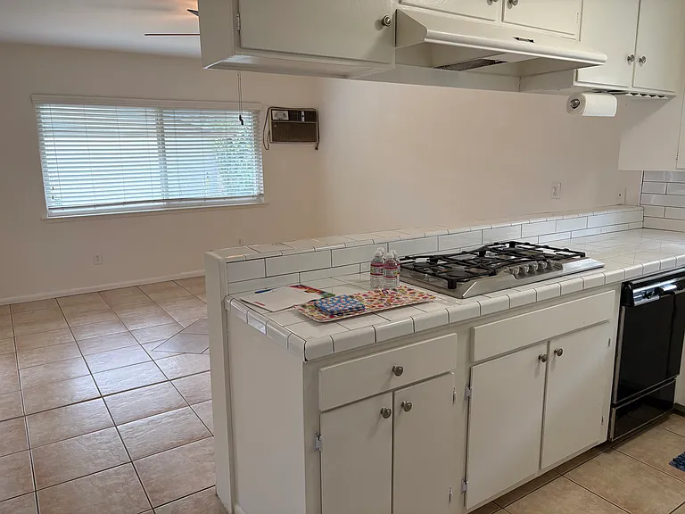 16748 San Fernando Mission Blvd — Photo 6