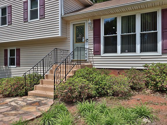 4th image of 601 Brighton Dr