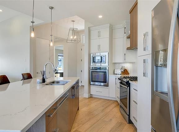 4th image of 1341 Sladen Cres