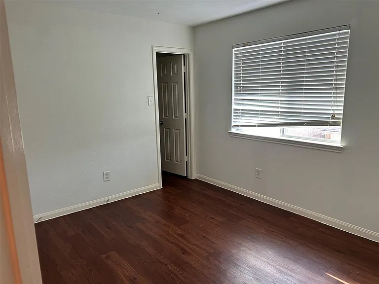 21511 Donata Cir — Photo 19