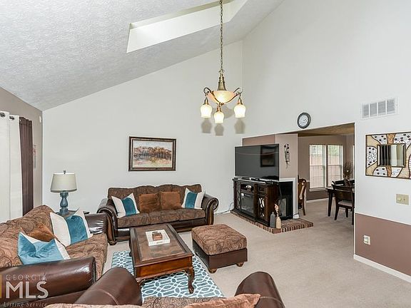 2nd image of 4900 Evergreen Valley Way