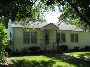 1906 6th St, Clay Center, KS 67432