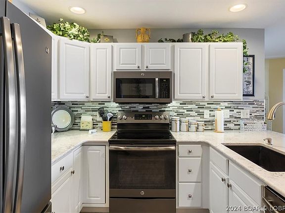 5th image of 572 Clearwater Dr #1A