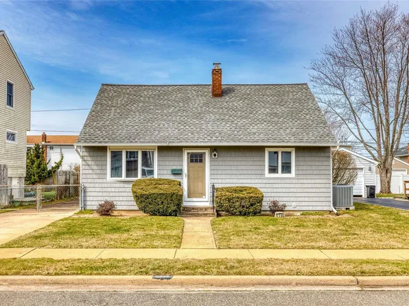 2580 Mariners Avenue, Wantagh, NY 11793
