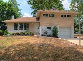 375 Leslie Ln, Uniondale, NY 11553