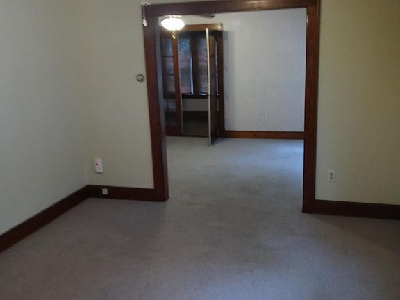 4th image of 5 Wayne Ave #2