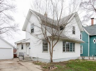 422 Saint Charles St, Elgin, IL 60120
