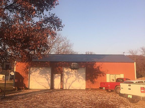 Detached Garage/Apartment