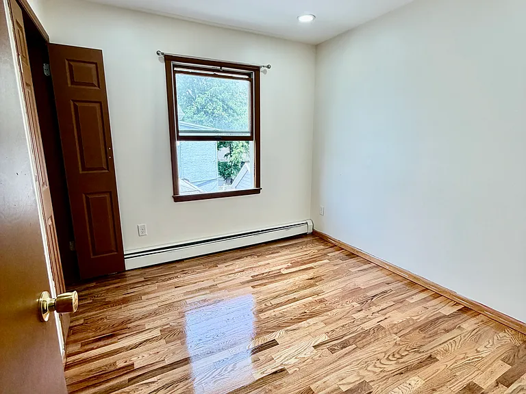 110 Humphrey Ave #2 — Photo 7